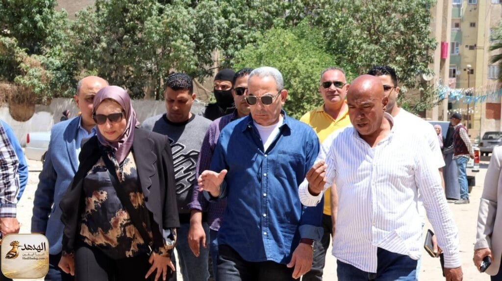 محافظ الإسماعيلية يفتح ملف "عمارات الكوكاكولا" ويضع خارطة طريق للحل