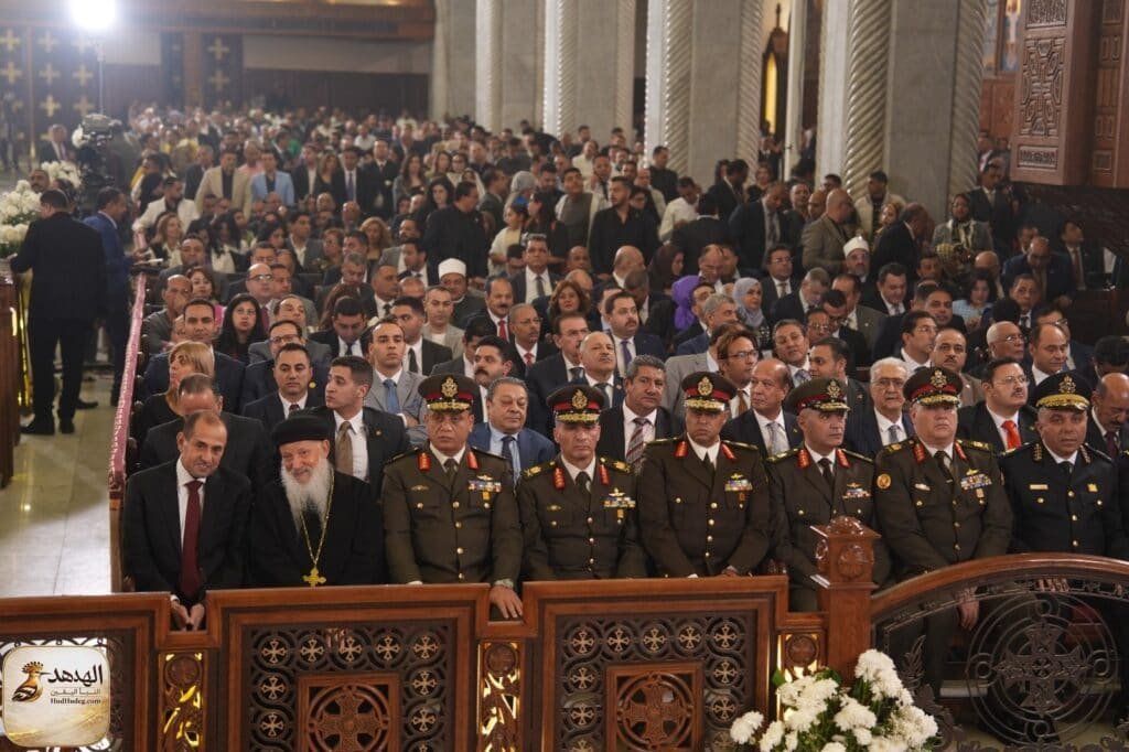 البابا تواضروس يترأس قداس القيامة بالعباسية وسط احتفاء غامر