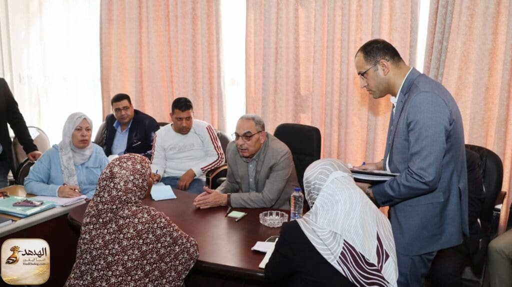 محافظ الإسماعيلية يلتقي المواطنين ويدعو الشباب لسوق العمل الحر