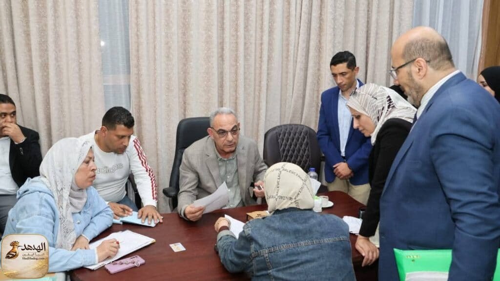 محافظ الإسماعيلية يلتقي المواطنين ويدعو الشباب لسوق العمل الحر