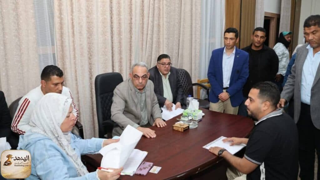 محافظ الإسماعيلية يلتقي المواطنين ويدعو الشباب لسوق العمل الحر